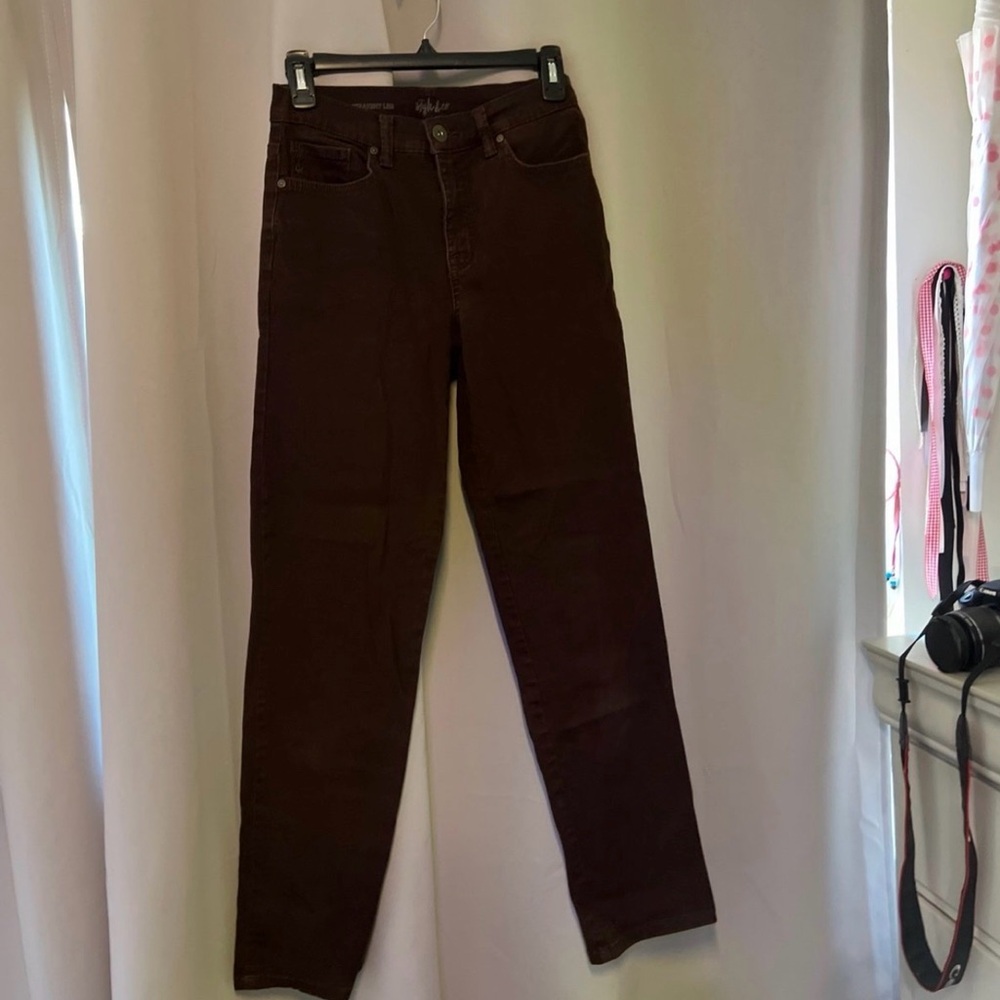 Brown High-Waisted Jeans